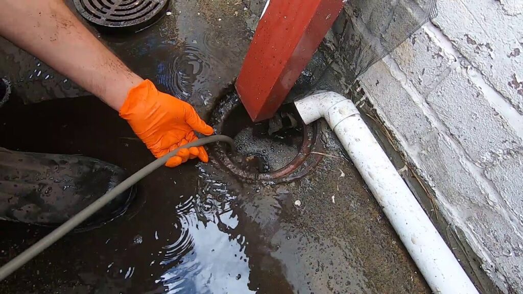 Clogged Sewer Line Signs and Drain Cleaning Solutions 